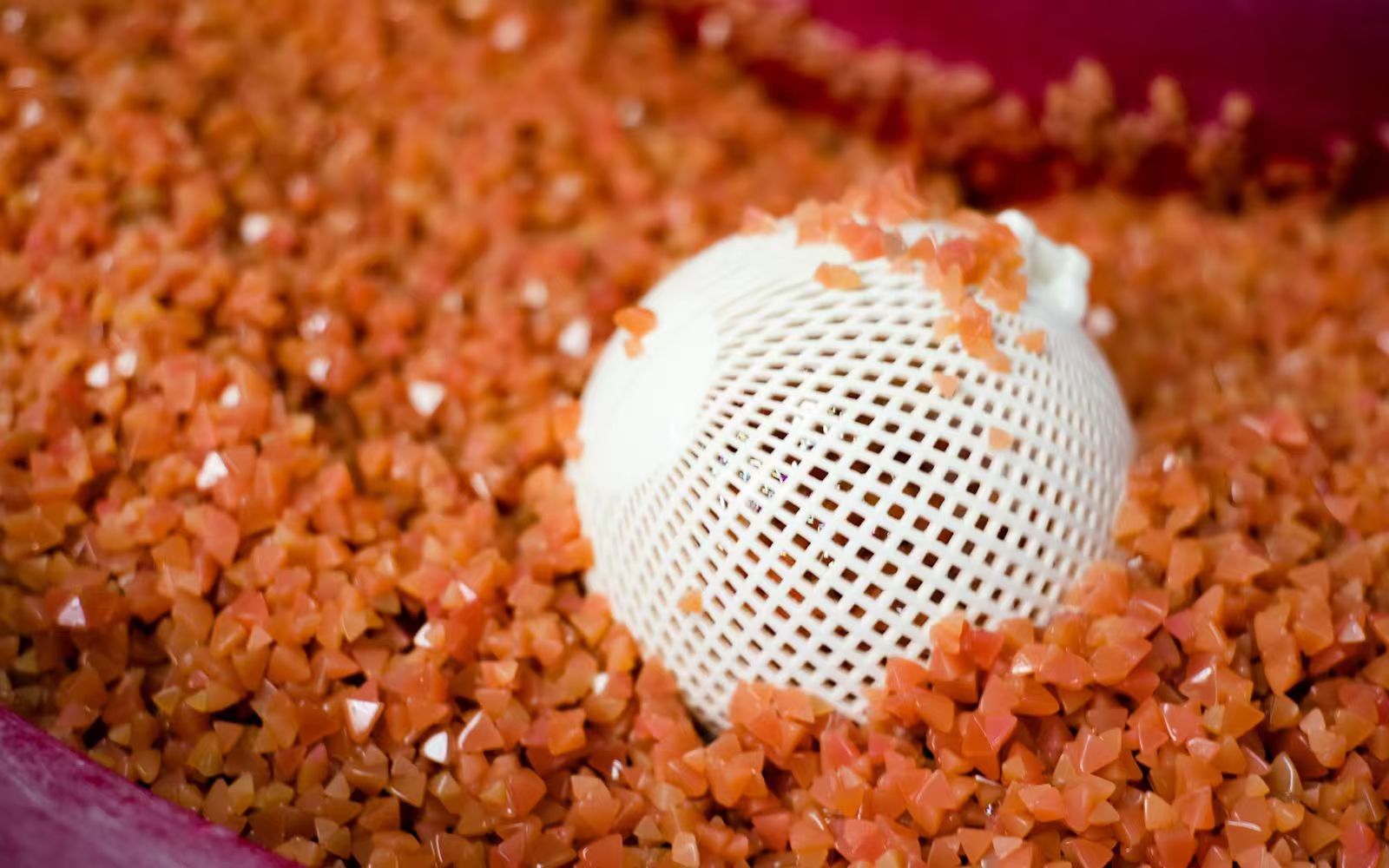 भागों के सौंदर्यशास्त्र में सुधार कैसे करें सतह खत्म और सामग्री की सीमा के बारे में पता लगाएं जो सौंदर्यपूर्ण रूप से मनभावन कस्टम भागों को बनाते हैं।