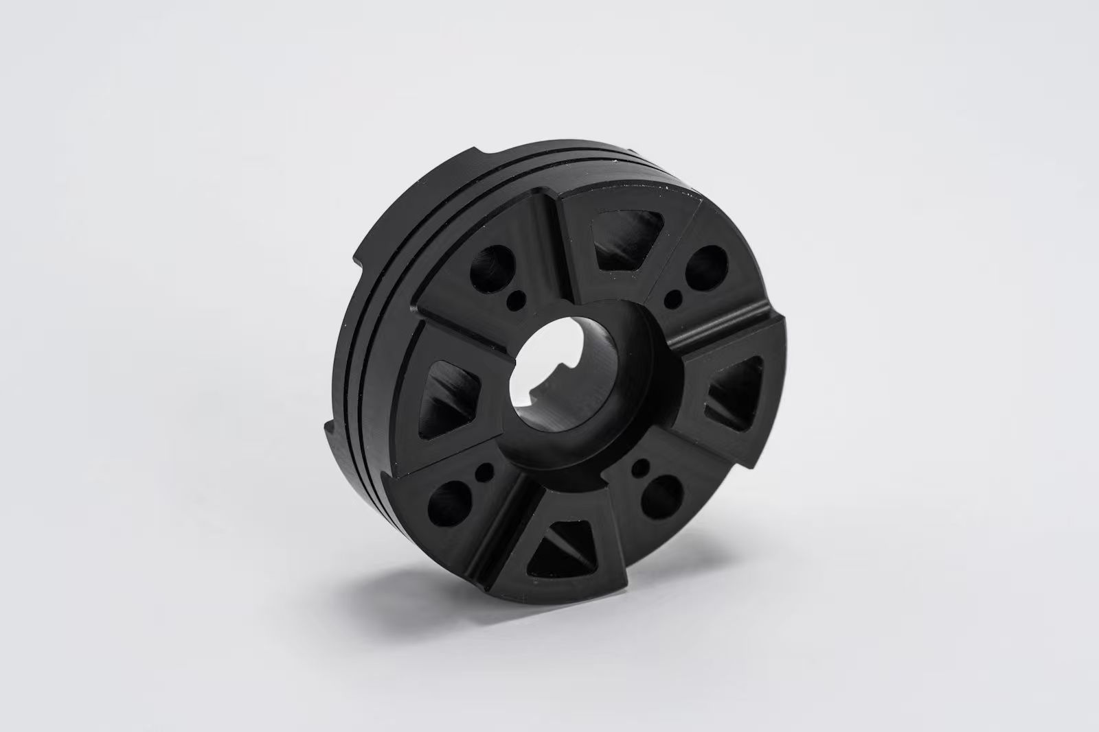 डेल्रिन (POM-H) क्या है और इसके भौतिक गुण क्या हैं?